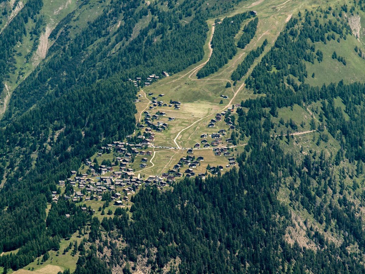 Gruppenhaus Im Walliser Alpstyle Rosswald ภายนอก รูปภาพ